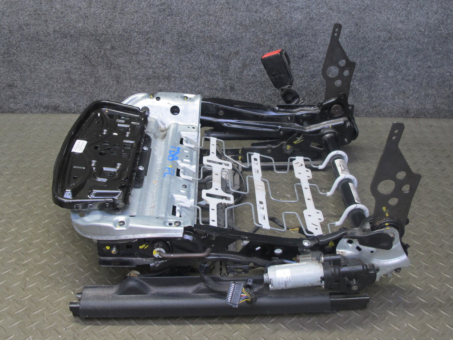12-16 BMW F30 F31 335ix 3-SERIES Front Left Seat Lower Frame Rail Track OEM