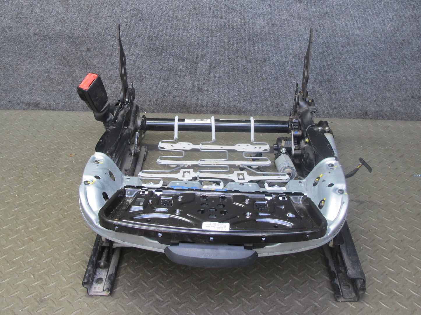 12-16 BMW F30 F31 335ix 3-SERIES Front Left Seat Lower Frame Rail Track OEM