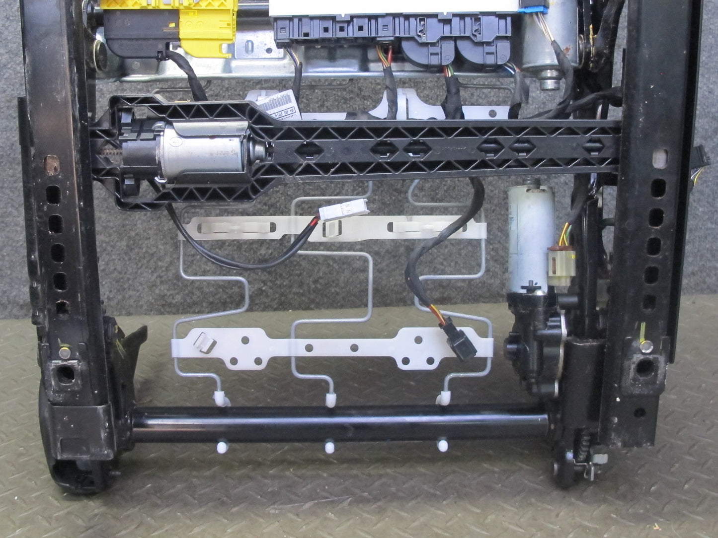 12-16 BMW F30 F31 335ix 3-SERIES Front Left Seat Lower Frame Rail Track OEM