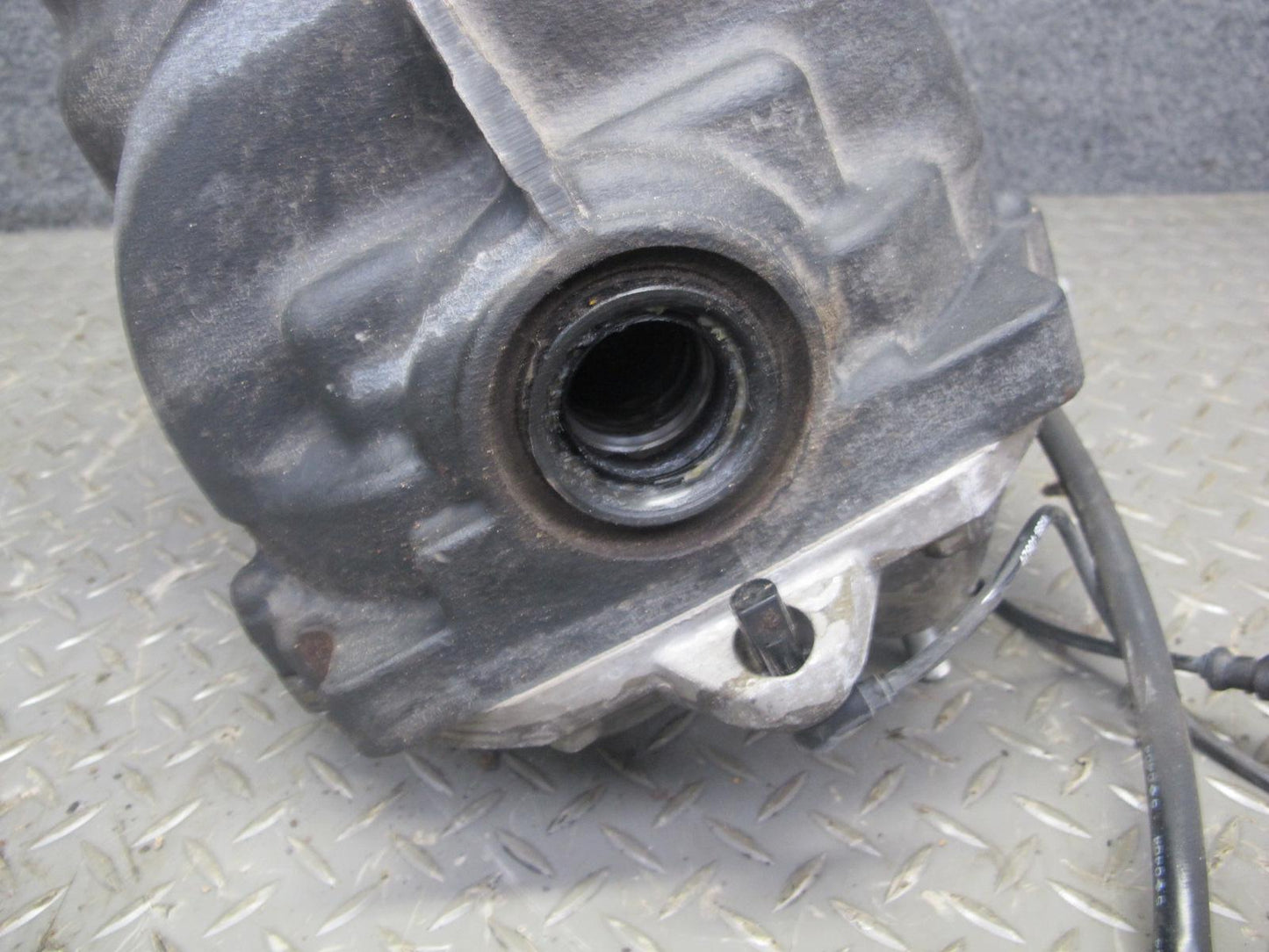 2010 Nissan Z34 370Z A/T LSD Rear Differential Carrier 3.36 Ratio 116K OEM