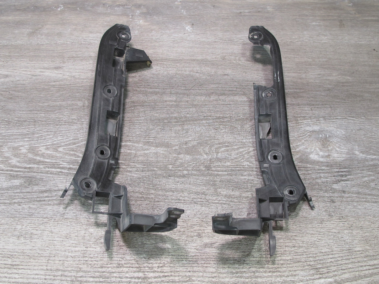 2008-2010 Porsche Cayenne 957 Front Bumper Mount Bracket Support Set of 2