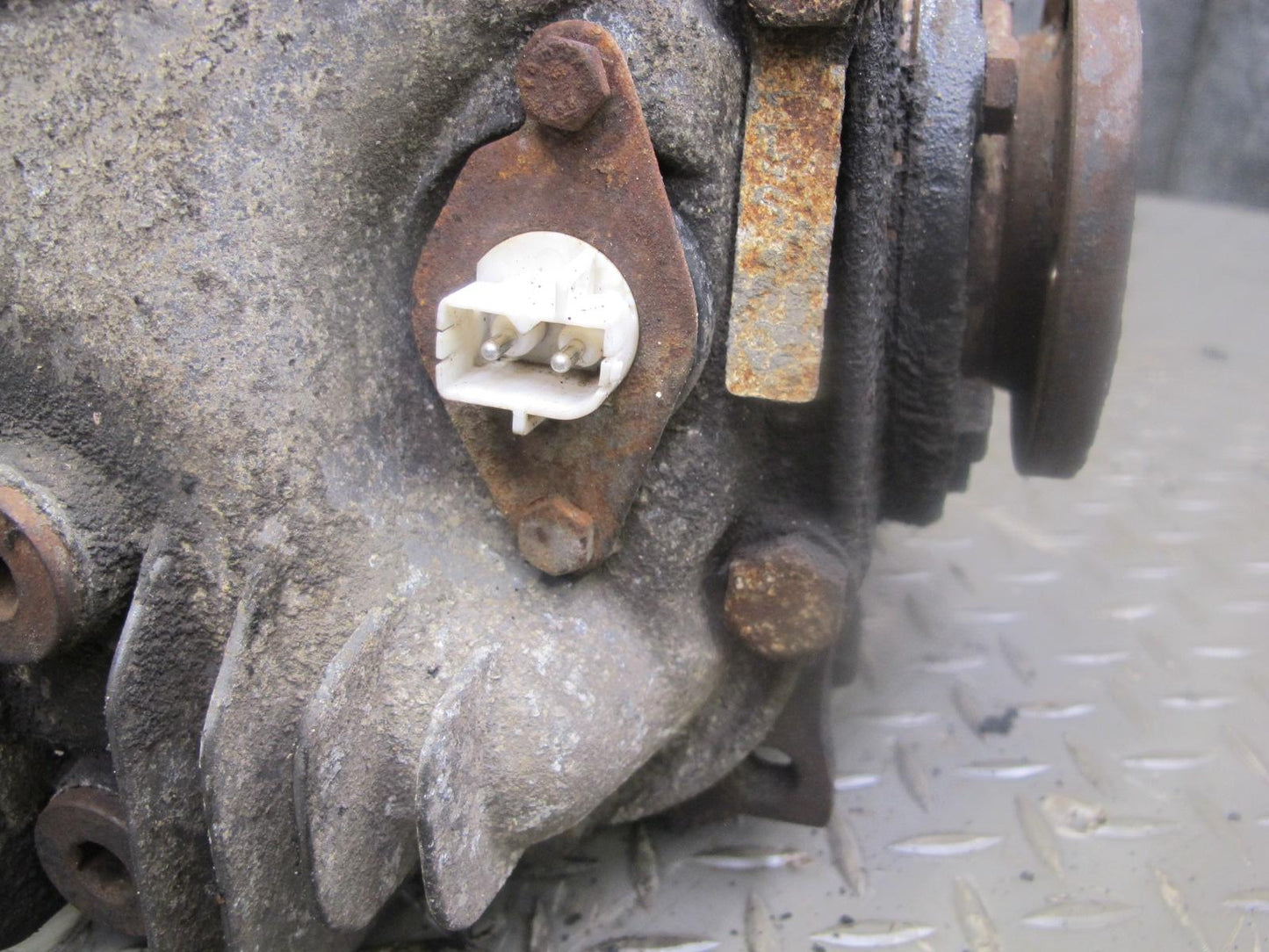 87-88 BMW E30 325i A/T Rear Differential Carrier LSD 3.73 Ratio 145K Miles OEM
