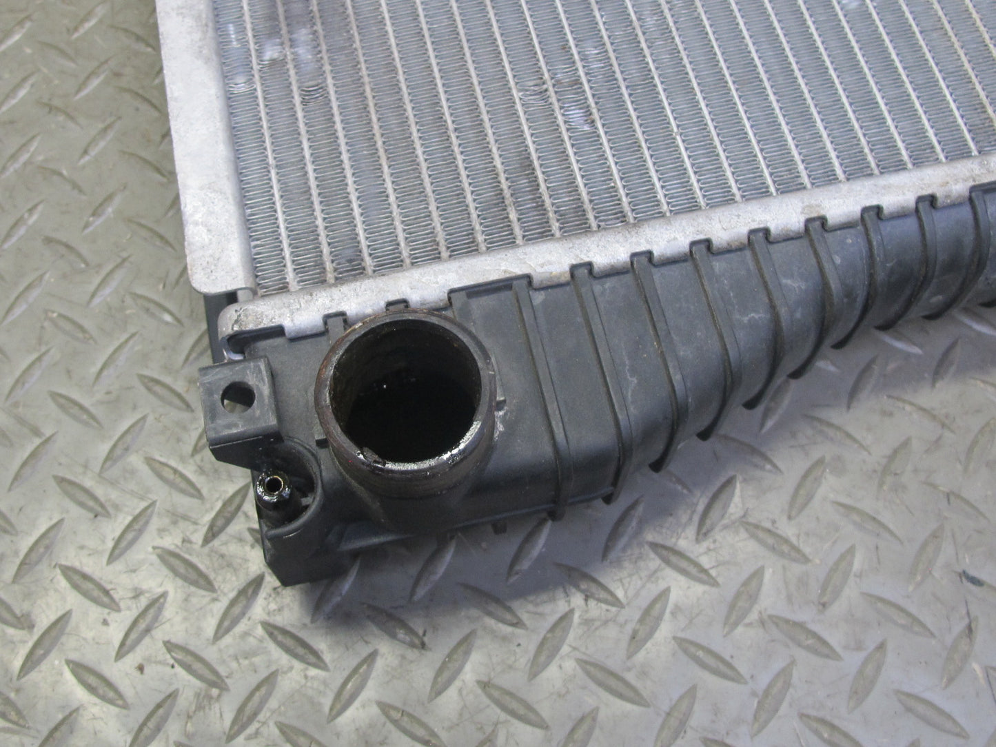 97-98 BMW E36/7 Z3 M52 Engine Cooling Radiator w A/T Transmission Oil Cooler OEM