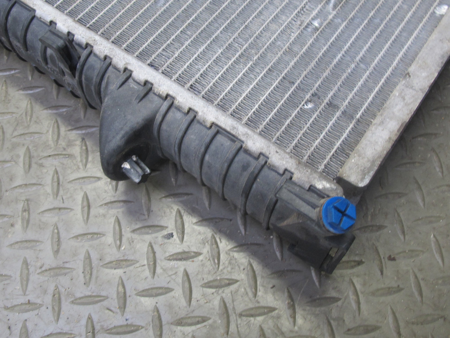 97-98 BMW E36/7 Z3 M52 Engine Cooling Radiator w A/T Transmission Oil Cooler OEM