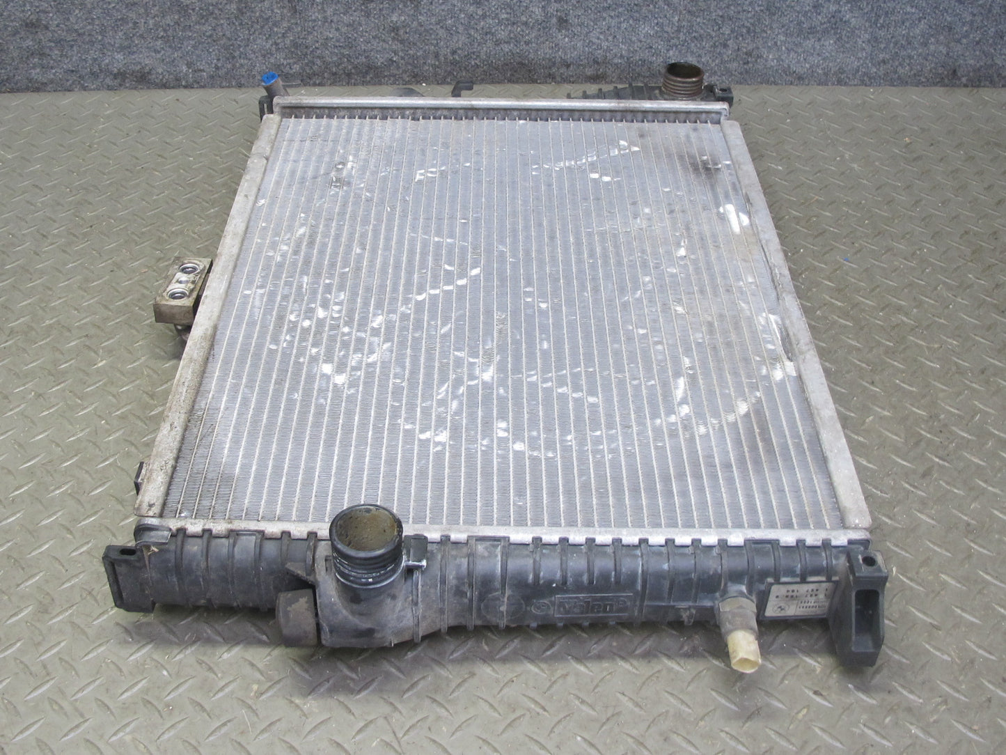 97-98 BMW E36/7 Z3 M52 Engine Cooling Radiator w A/T Transmission Oil Cooler OEM