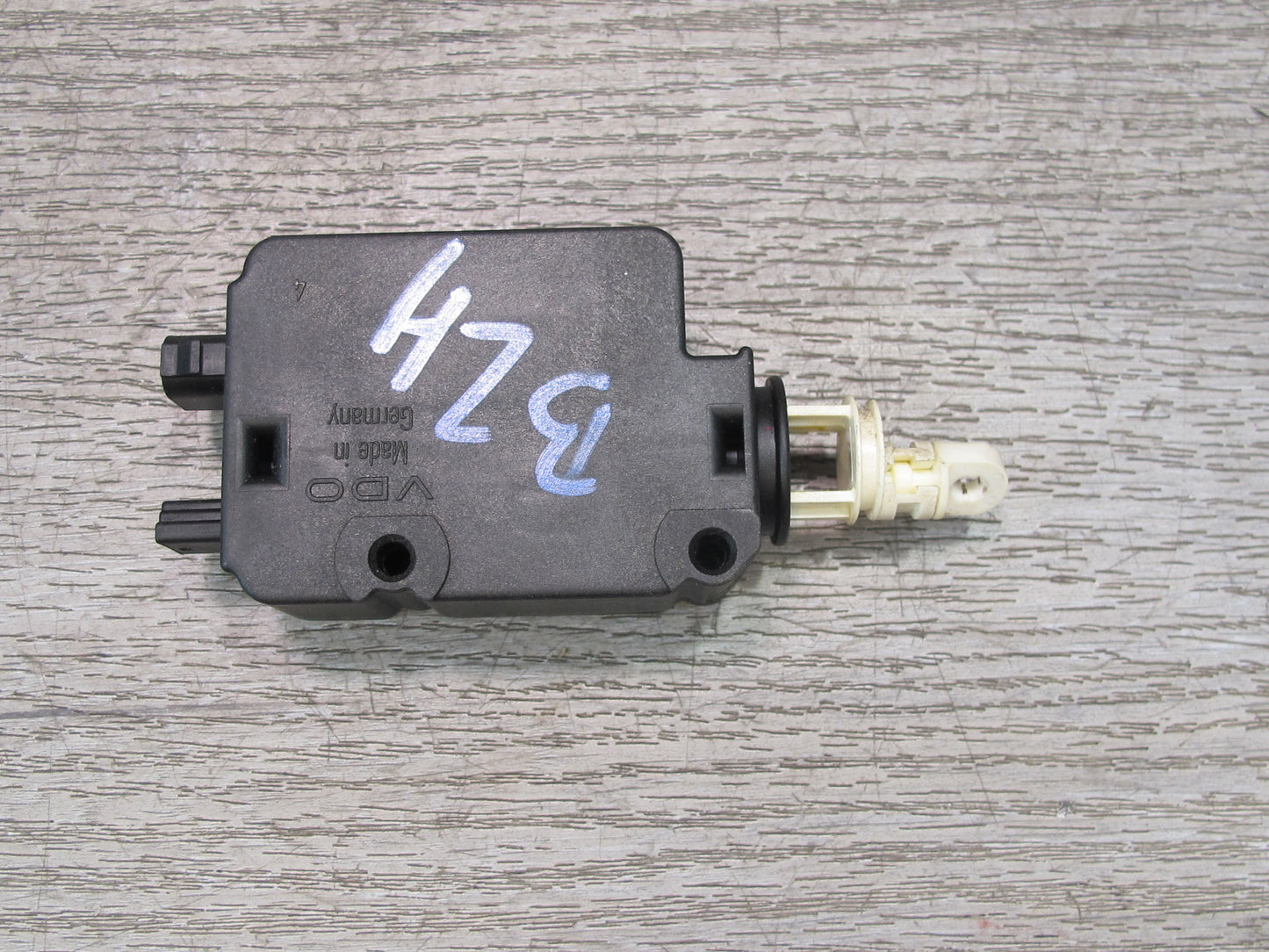 96-02 BMW E36/7 Z3 Rear Trunk Lid Lock Latch Actuator Motor 8361140 OEM