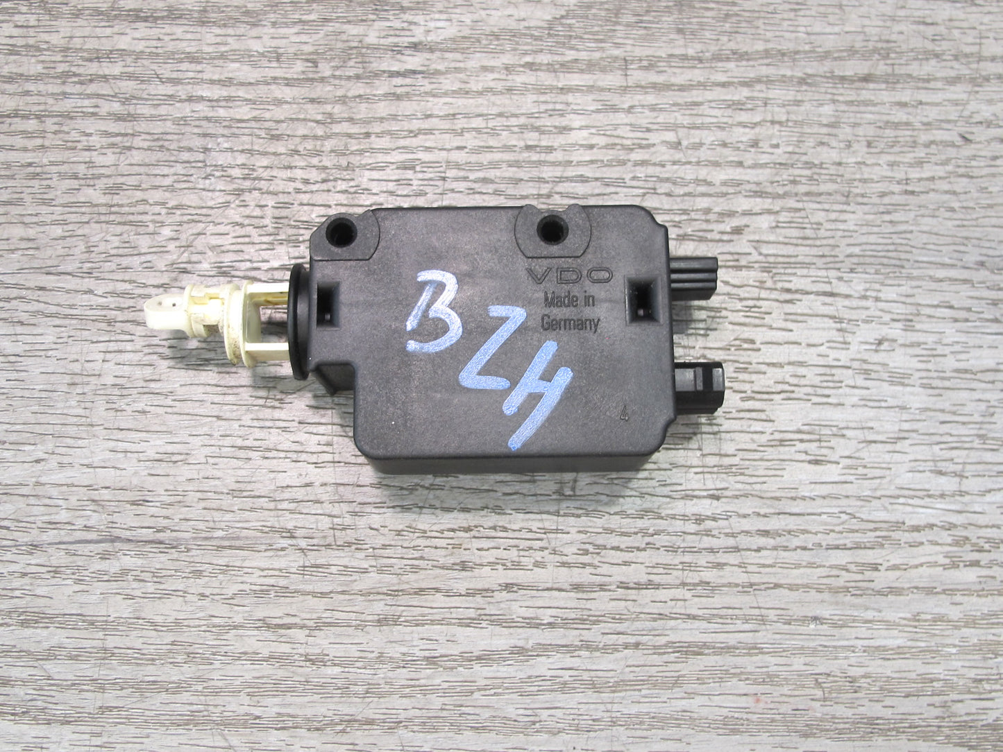 96-02 BMW E36/7 Z3 Rear Trunk Lid Lock Latch Actuator Motor 8361140 OEM