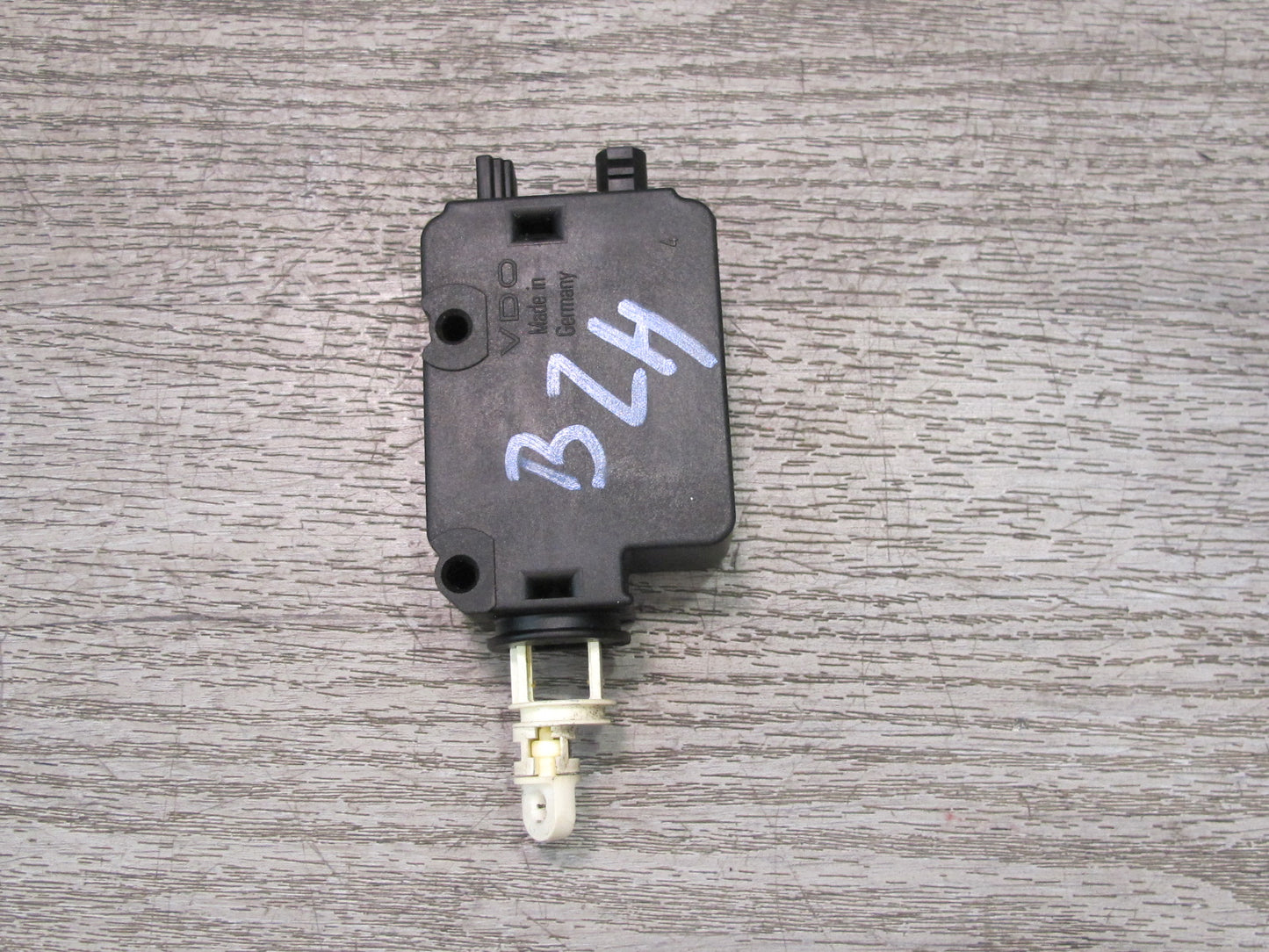 96-02 BMW E36/7 Z3 Rear Trunk Lid Lock Latch Actuator Motor 8361140 OEM