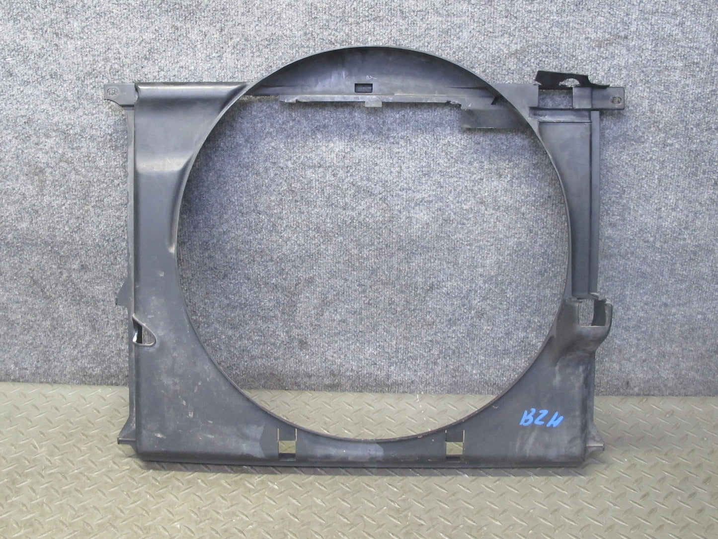 97-00 BMW E36/7 Z3 2.8L M52 Engine Radiator Cooling Fan Shroud OEM