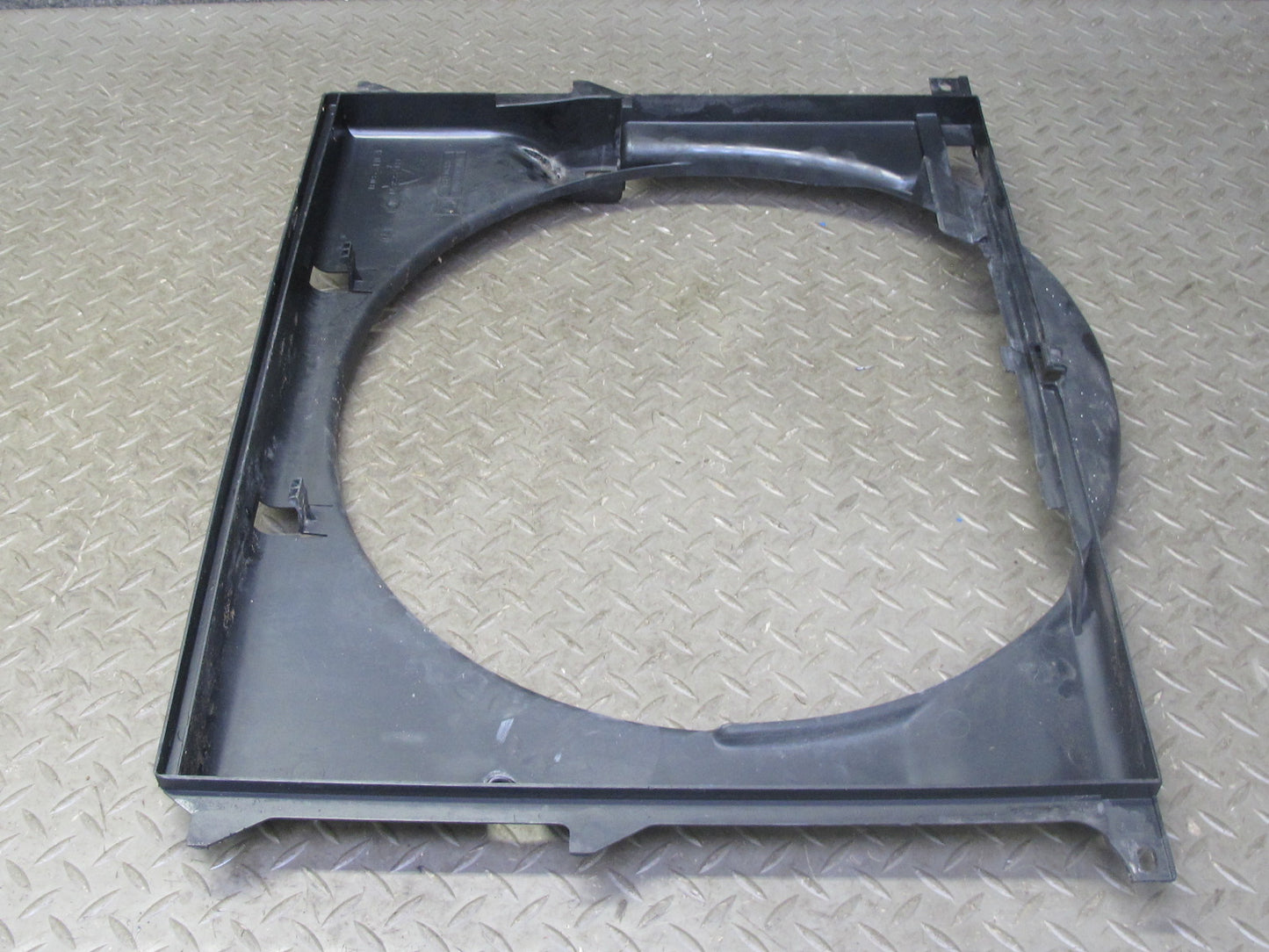 97-00 BMW E36/7 Z3 2.8L M52 Engine Radiator Cooling Fan Shroud OEM