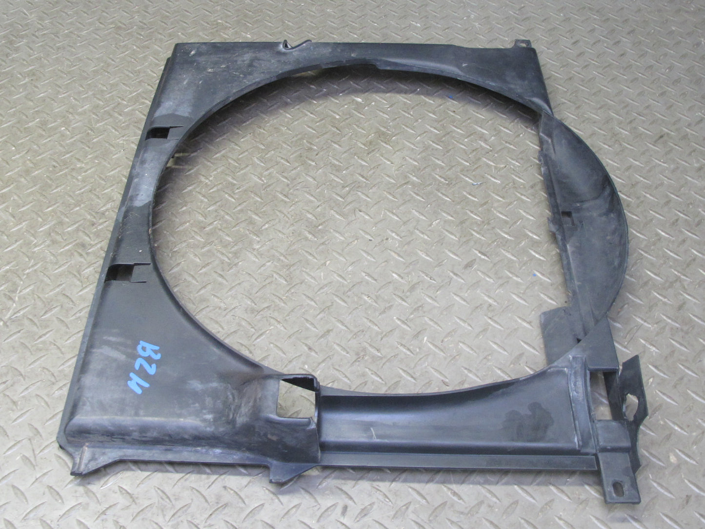 97-00 BMW E36/7 Z3 2.8L M52 Engine Radiator Cooling Fan Shroud OEM