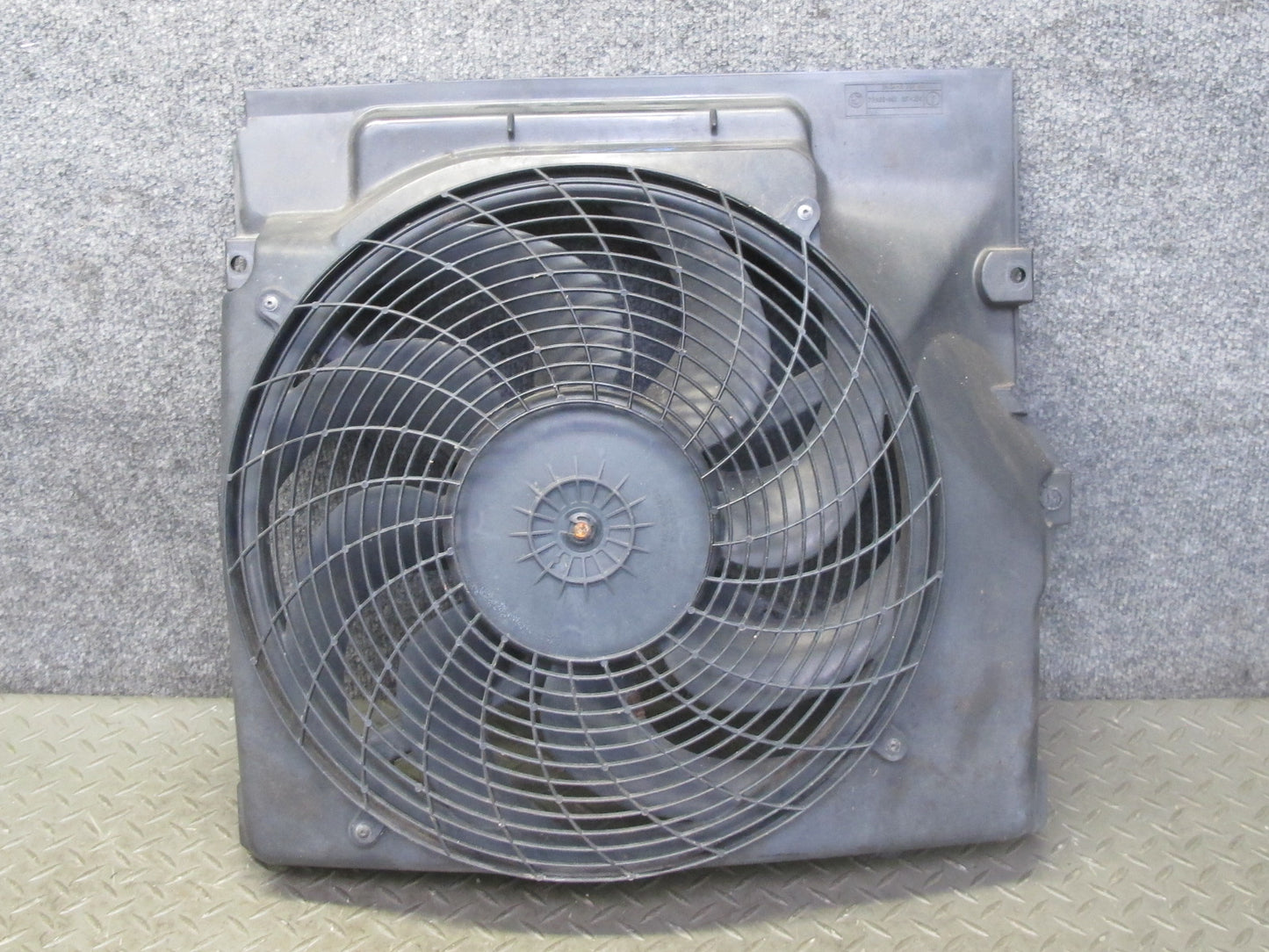 96-99 BMW E36/7 Z3 M44 M52 Engine Cooling Pusher Fan Motor w Shroud 8397474 OEM