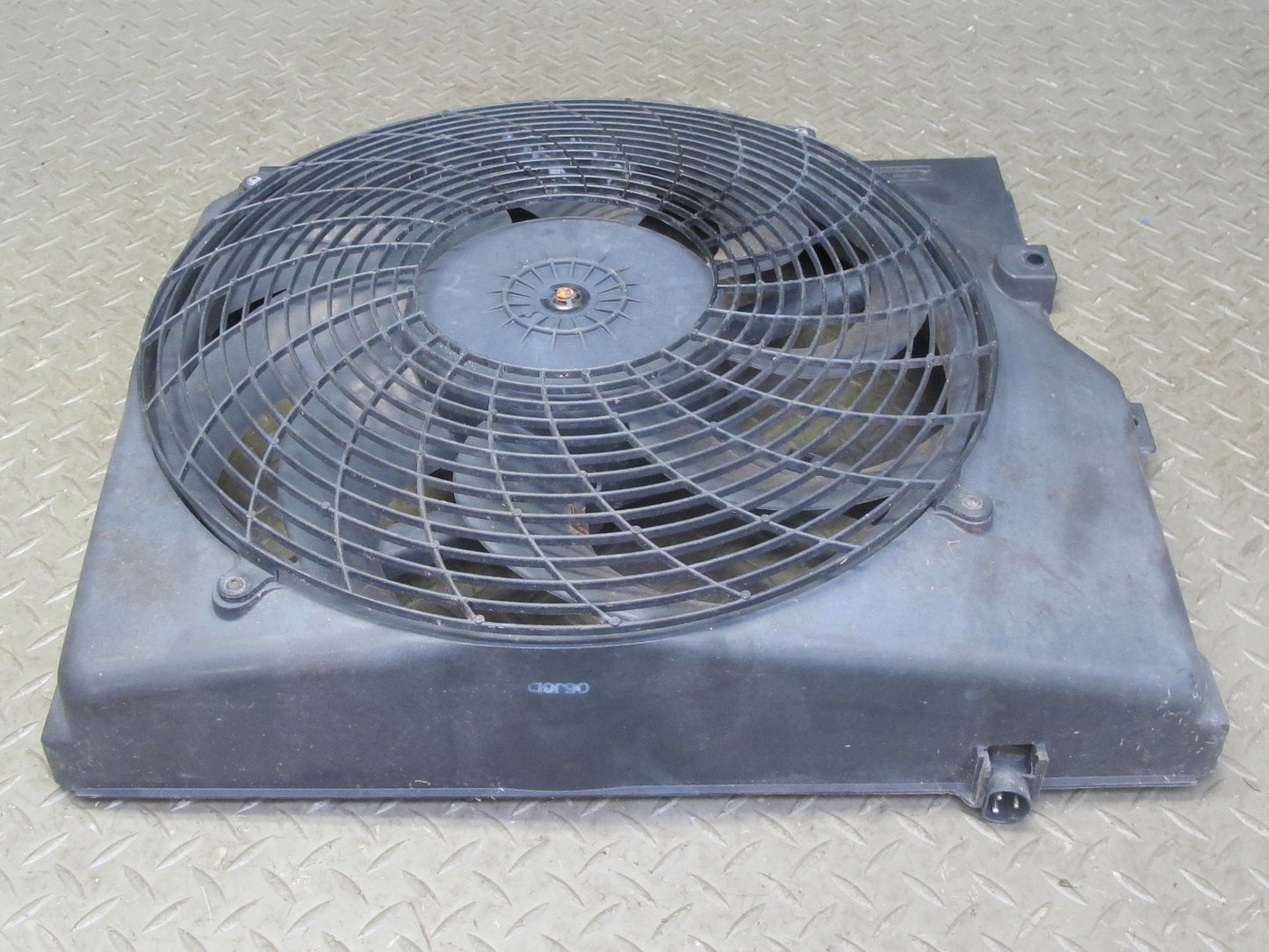 96-99 BMW E36/7 Z3 M44 M52 Engine Cooling Pusher Fan Motor w Shroud 8397474 OEM