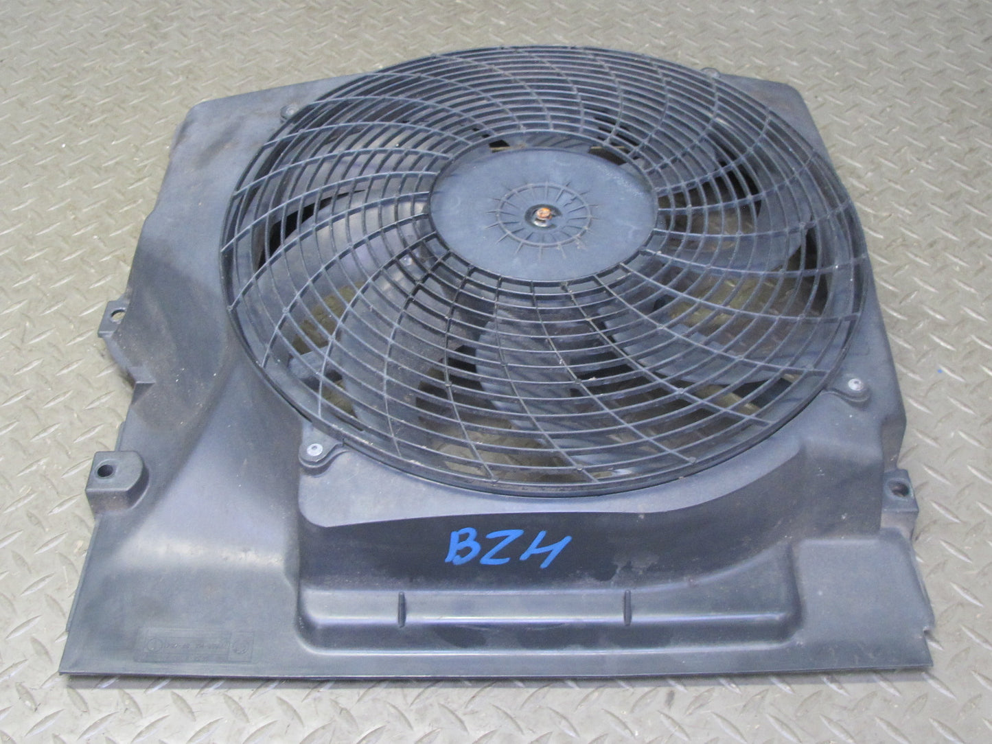 96-99 BMW E36/7 Z3 M44 M52 Engine Cooling Pusher Fan Motor w Shroud 8397474 OEM