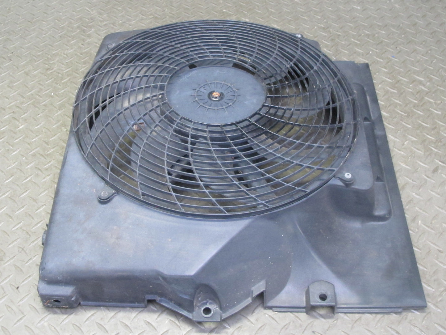 96-99 BMW E36/7 Z3 M44 M52 Engine Cooling Pusher Fan Motor w Shroud 8397474 OEM