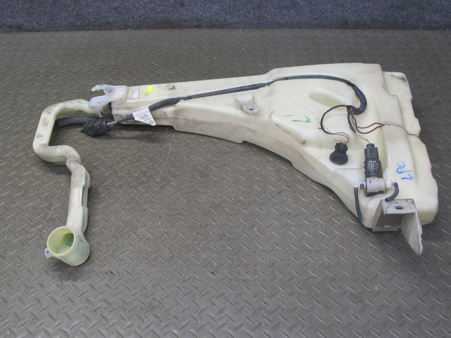 2003-2010 Porsche Cayenne 955 957 Windshield Washer Fluid Reservoir Tank w Pump