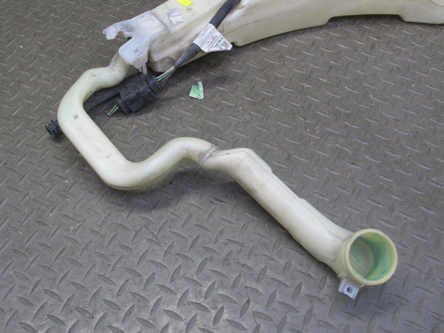 2003-2010 Porsche Cayenne 955 957 Windshield Washer Fluid Reservoir Tank w Pump