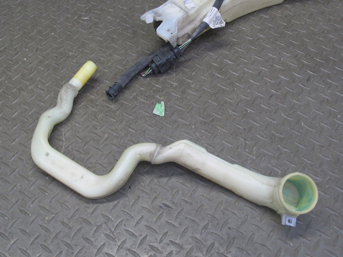 2003-2010 Porsche Cayenne 955 957 Windshield Washer Fluid Reservoir Tank w Pump