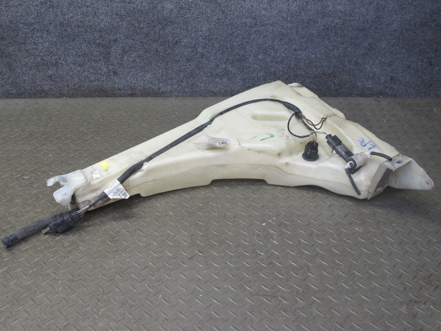 2003-2010 Porsche Cayenne 955 957 Windshield Washer Fluid Reservoir Tank w Pump