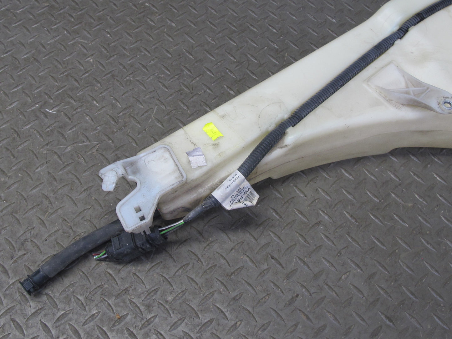 2003-2010 Porsche Cayenne 955 957 Windshield Washer Fluid Reservoir Tank w Pump