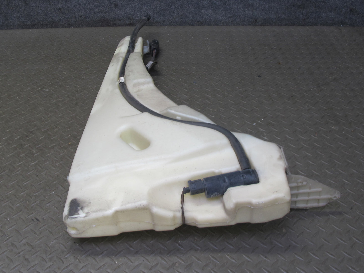 2003-2010 Porsche Cayenne 955 957 Windshield Washer Fluid Reservoir Tank w Pump