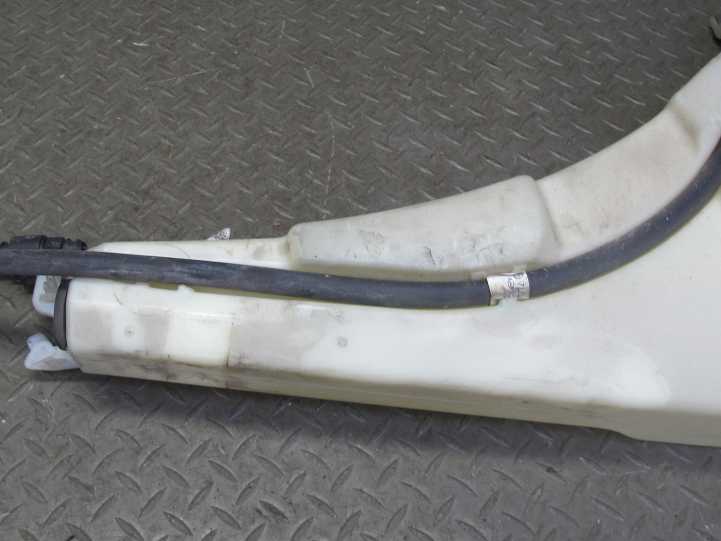 2003-2010 Porsche Cayenne 955 957 Windshield Washer Fluid Reservoir Tank w Pump