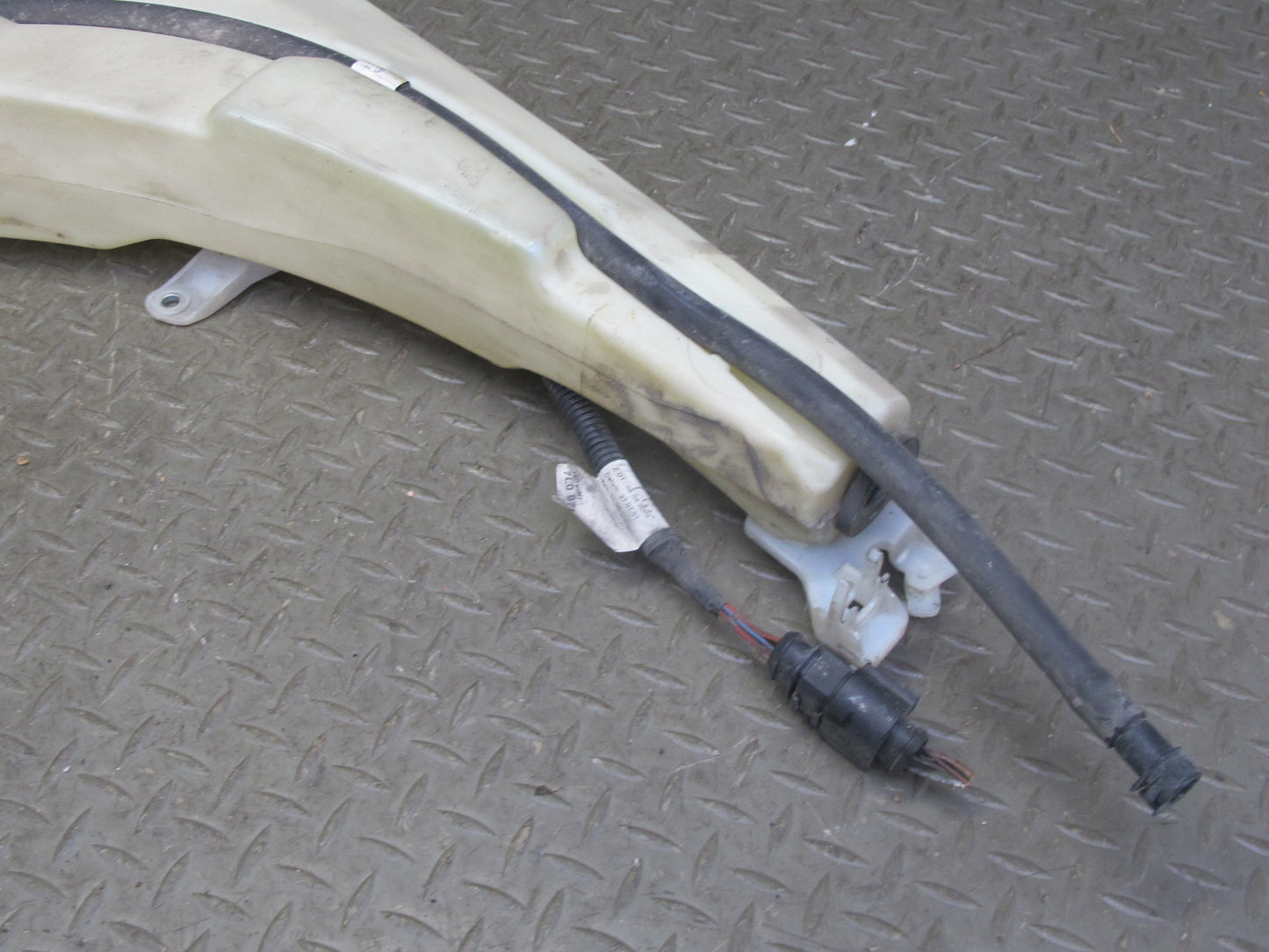 2003-2010 Porsche Cayenne 955 957 Windshield Washer Fluid Reservoir Tank w Pump