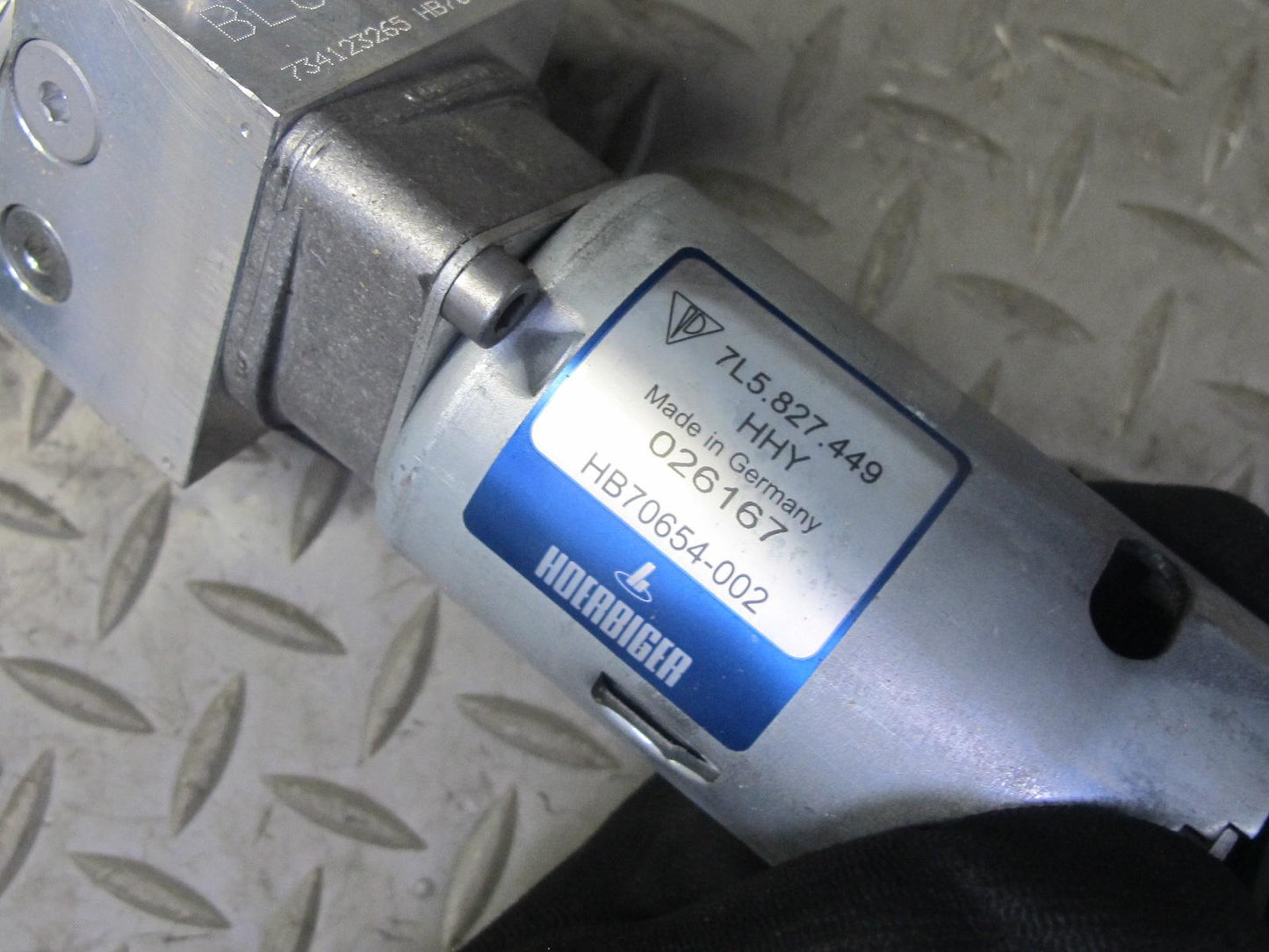 2008-2010 Porsche Cayenne 957 Rear Tailgate Trunk Lid Hydraulic Pump Motor