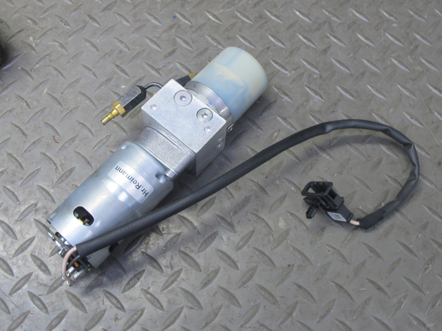 2008-2010 Porsche Cayenne 957 Rear Tailgate Trunk Lid Hydraulic Pump Motor