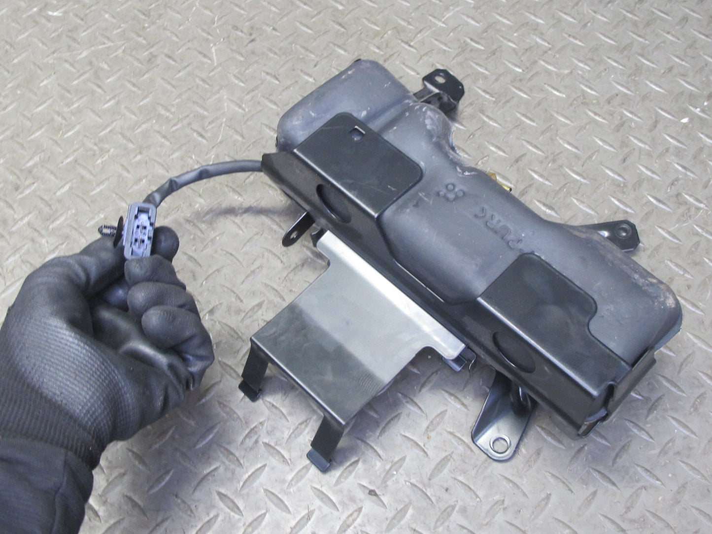 2008-2010 Porsche Cayenne 957 Rear Tailgate Trunk Lid Hydraulic Pump Motor