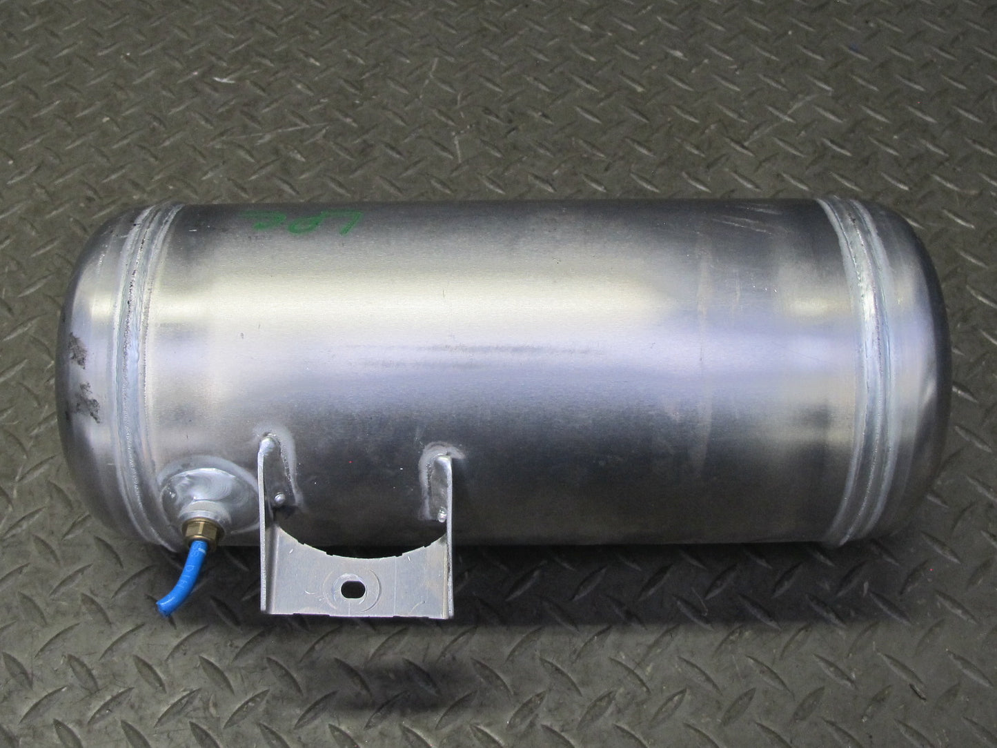 2003-2010 Porsche Cayenne 955 957 Air Suspension Pressure Tank Accumulator