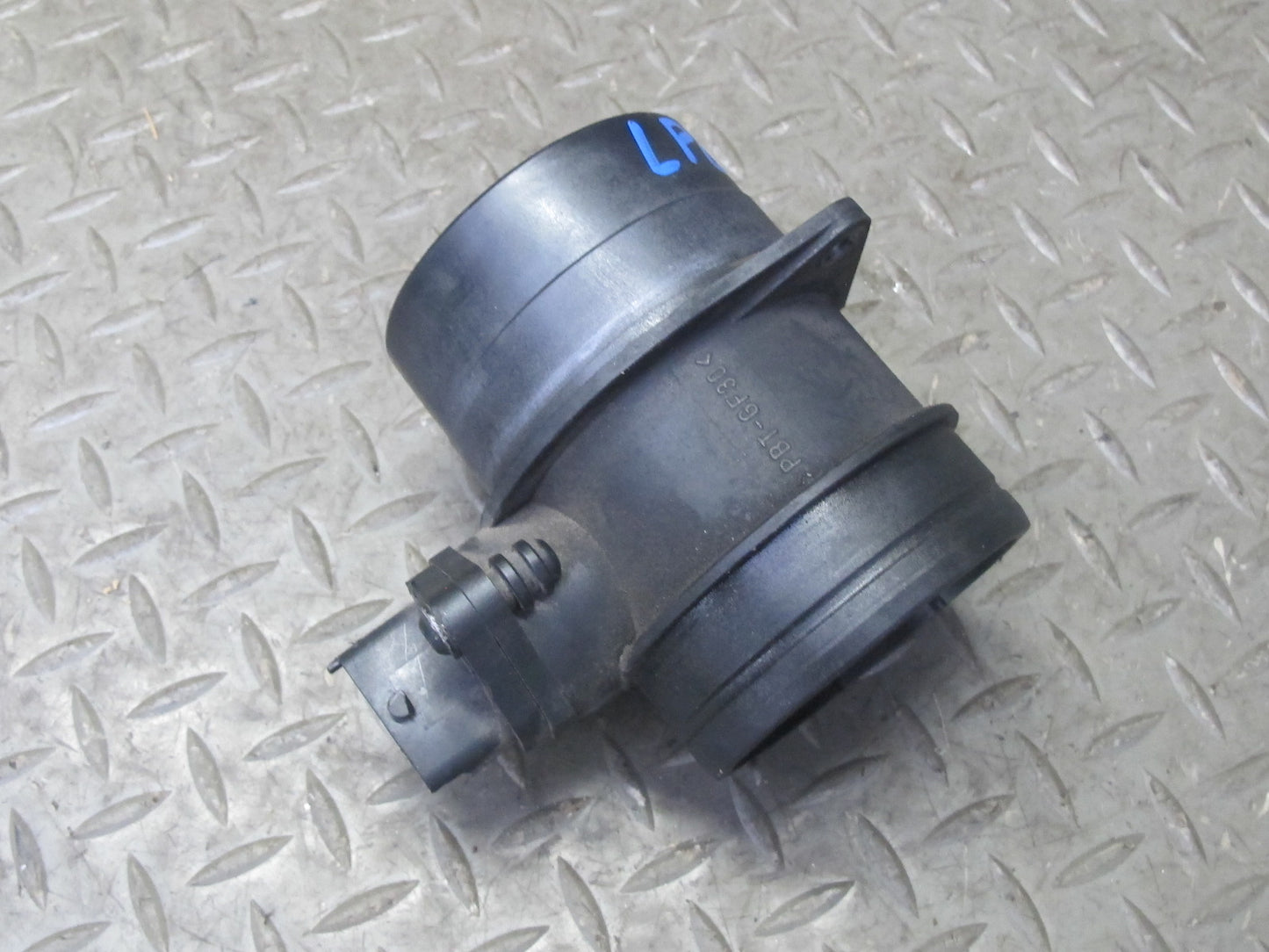 2008-2010 Porsche Cayenne 957 Turbo Mass Air Flow Meter MAF Sensor 99760612500