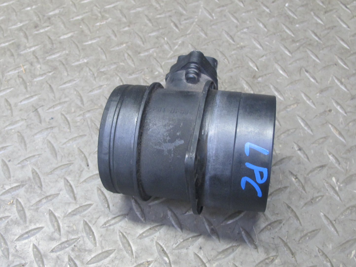2008-2010 Porsche Cayenne 957 Turbo Mass Air Flow Meter MAF Sensor 99760612500
