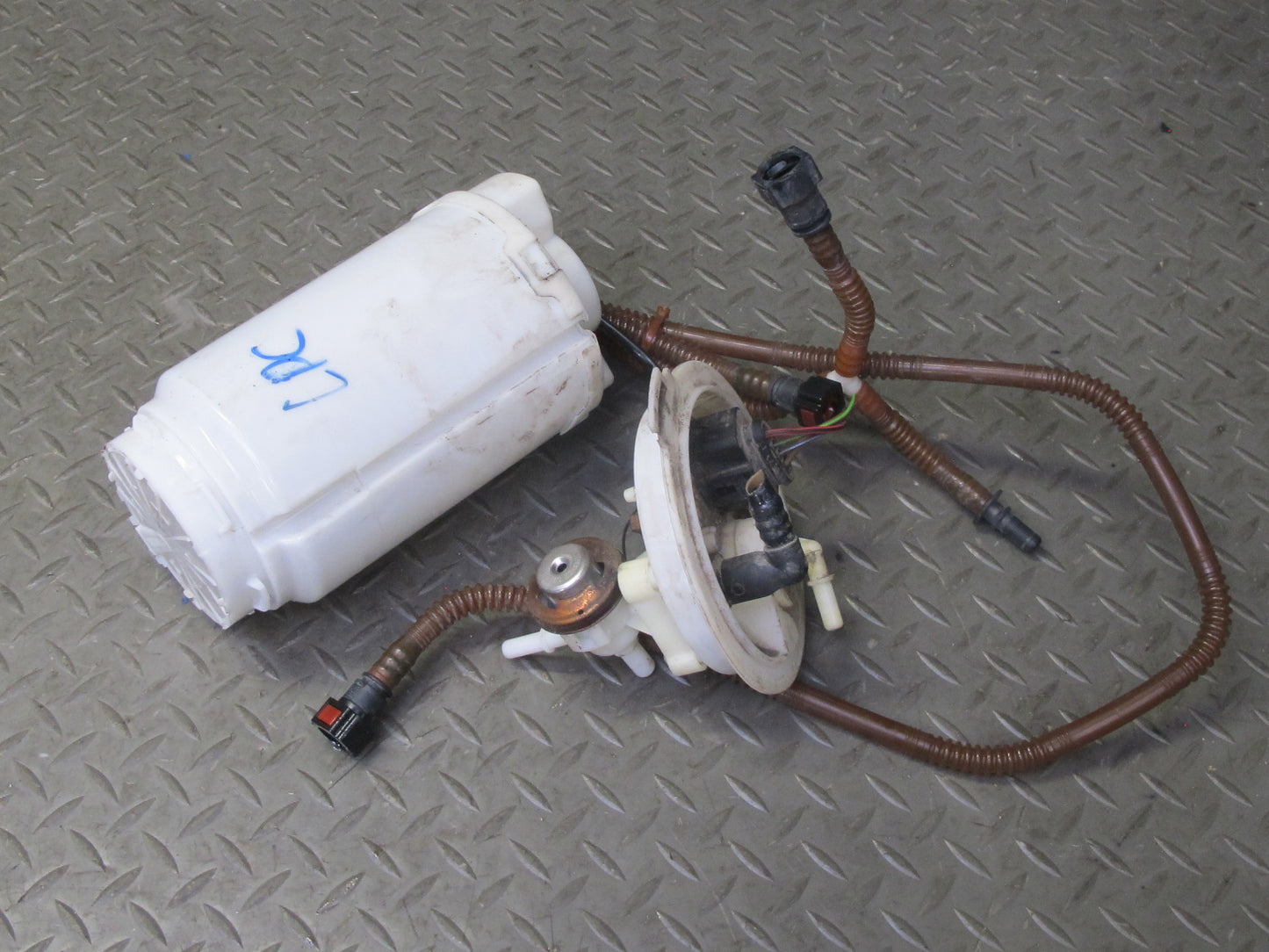 2008-2010 Porsche Cayenne 957 Right & Left Side Fuel Gas Pressure Pump Assembly