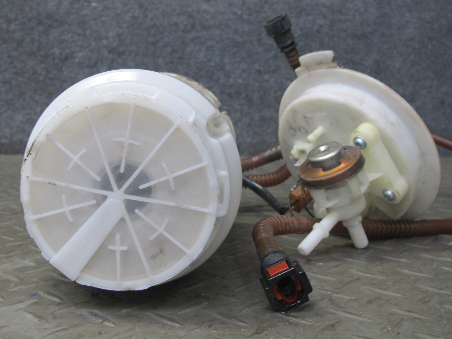2008-2010 Porsche Cayenne 957 Right & Left Side Fuel Gas Pressure Pump Assembly