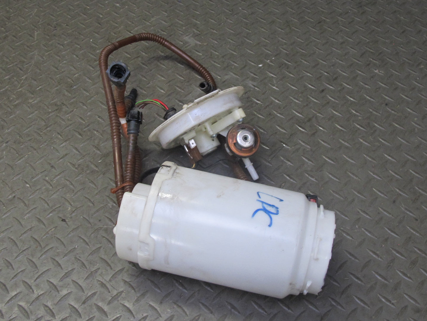 2008-2010 Porsche Cayenne 957 Right & Left Side Fuel Gas Pressure Pump Assembly