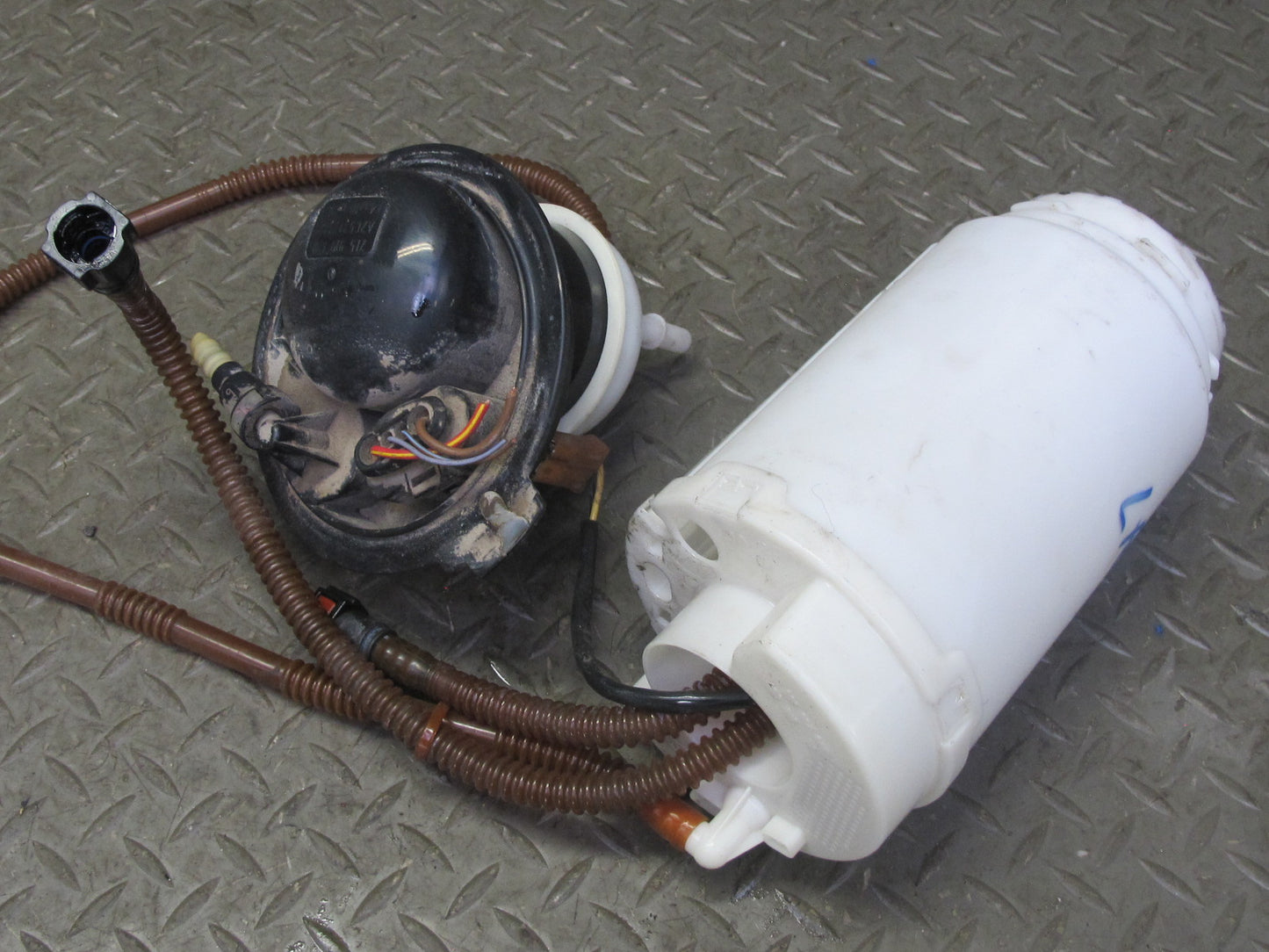 2008-2010 Porsche Cayenne 957 Right & Left Side Fuel Gas Pressure Pump Assembly
