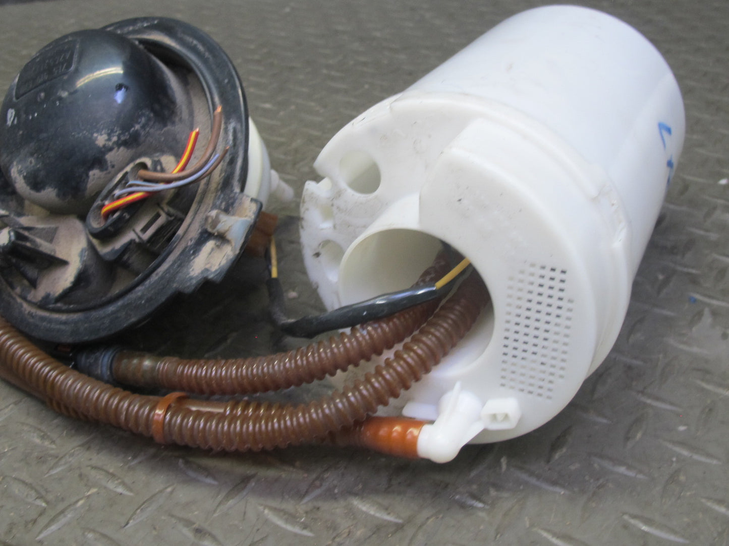2008-2010 Porsche Cayenne 957 Right & Left Side Fuel Gas Pressure Pump Assembly