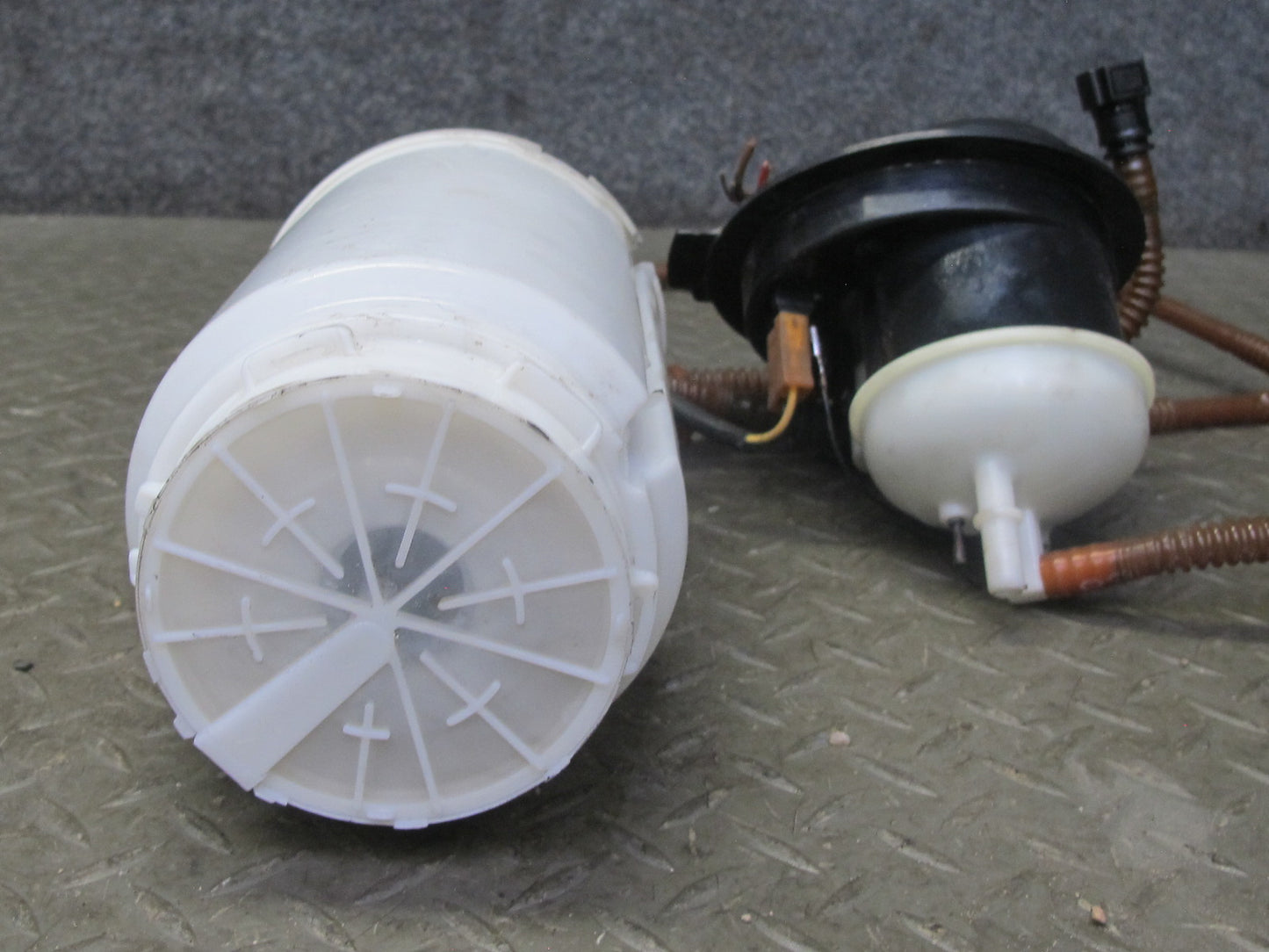 2008-2010 Porsche Cayenne 957 Right & Left Side Fuel Gas Pressure Pump Assembly