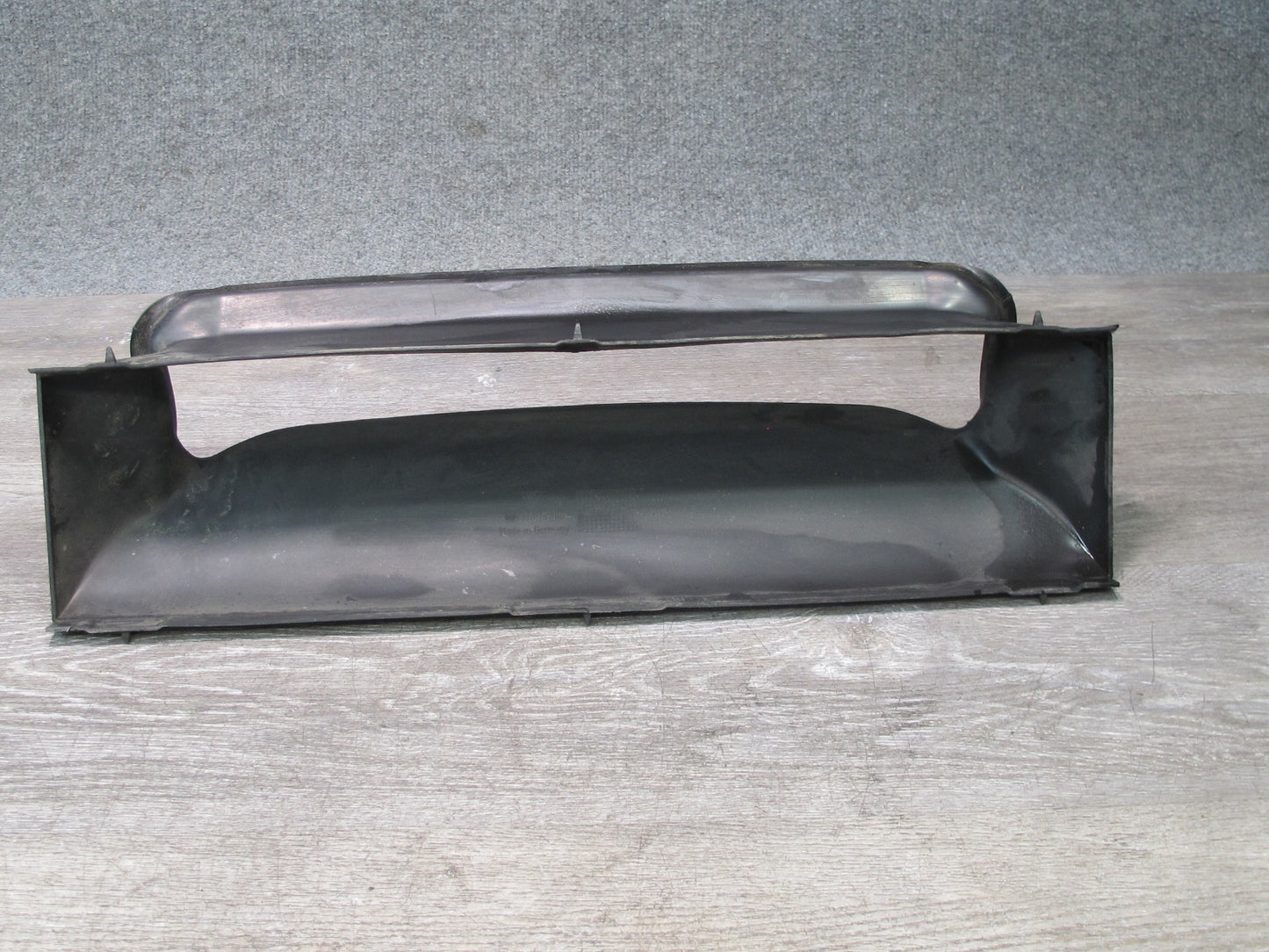1999-2005 Porsche 911 Carrera 996 Engine Radiator Center Air Duct Guide