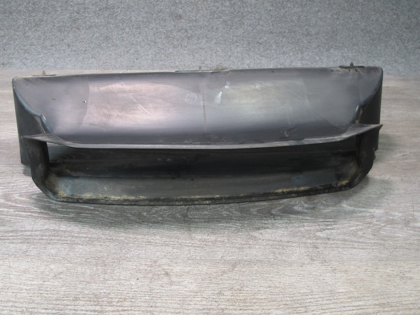 1999-2005 Porsche 911 Carrera 996 Engine Radiator Center Air Duct Guide