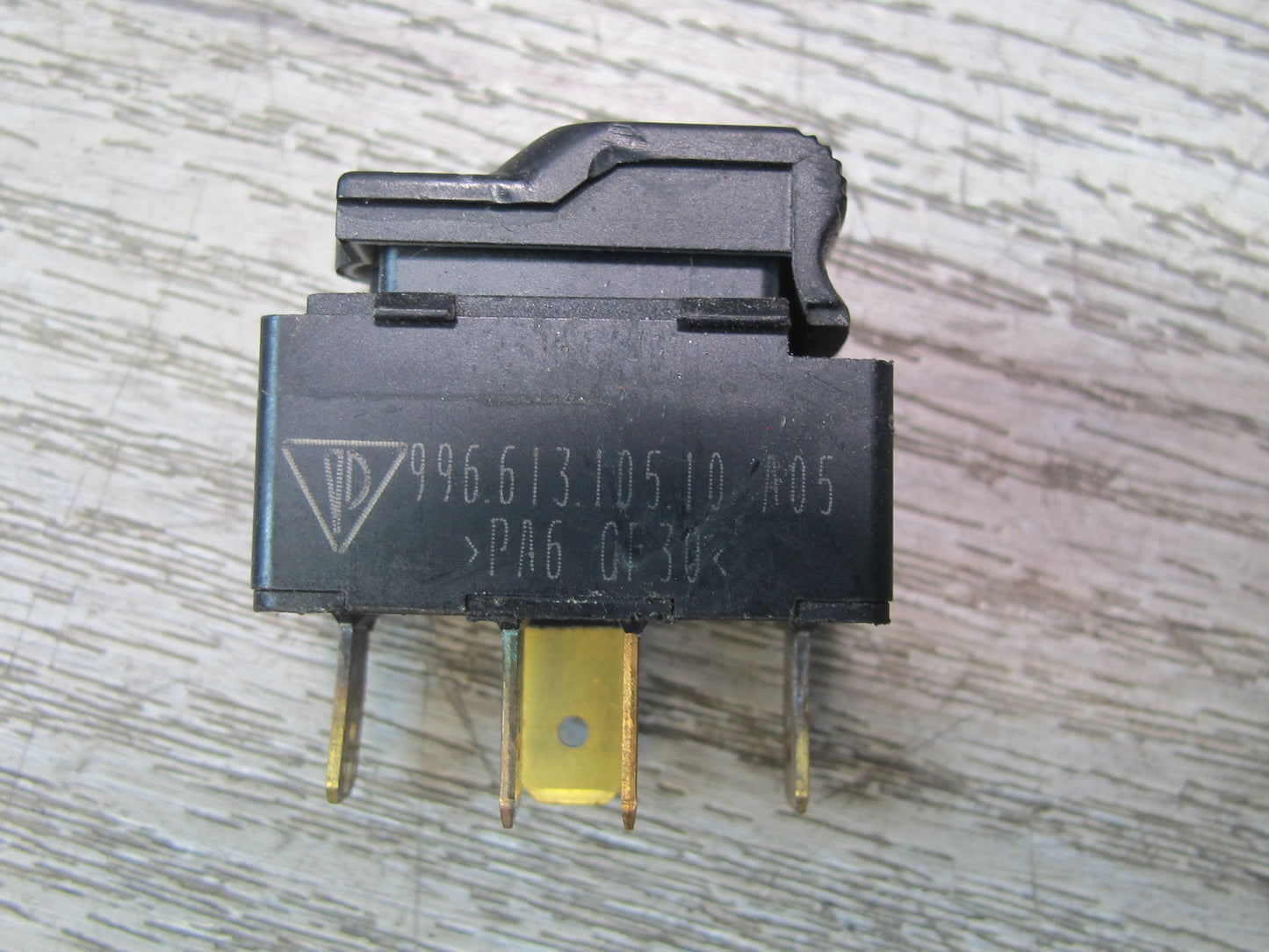 2002-2005 Porsche 911 Carrera 996 Front Hood Trunk Lid Release Switch Button