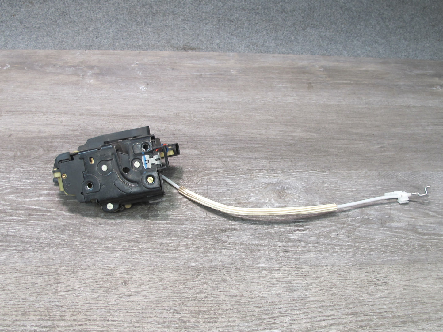 1999-2005 Porsche 911 Carrera 996 Front Left Side Door Lock Latch Actuator