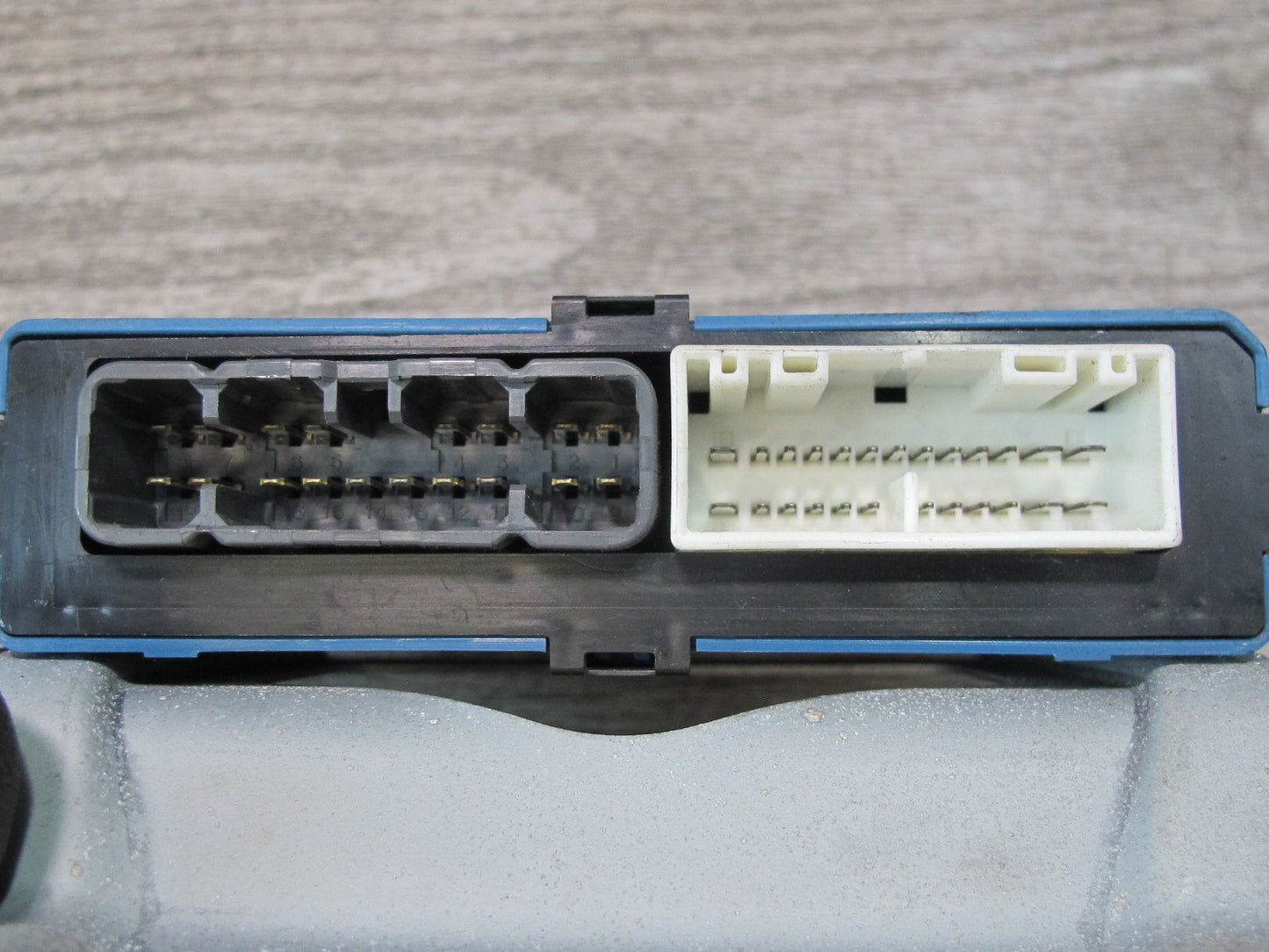 00-05 Toyota MR2 Spyder ZZW30L Multiplex Body Control Module 89221-17020 OEM