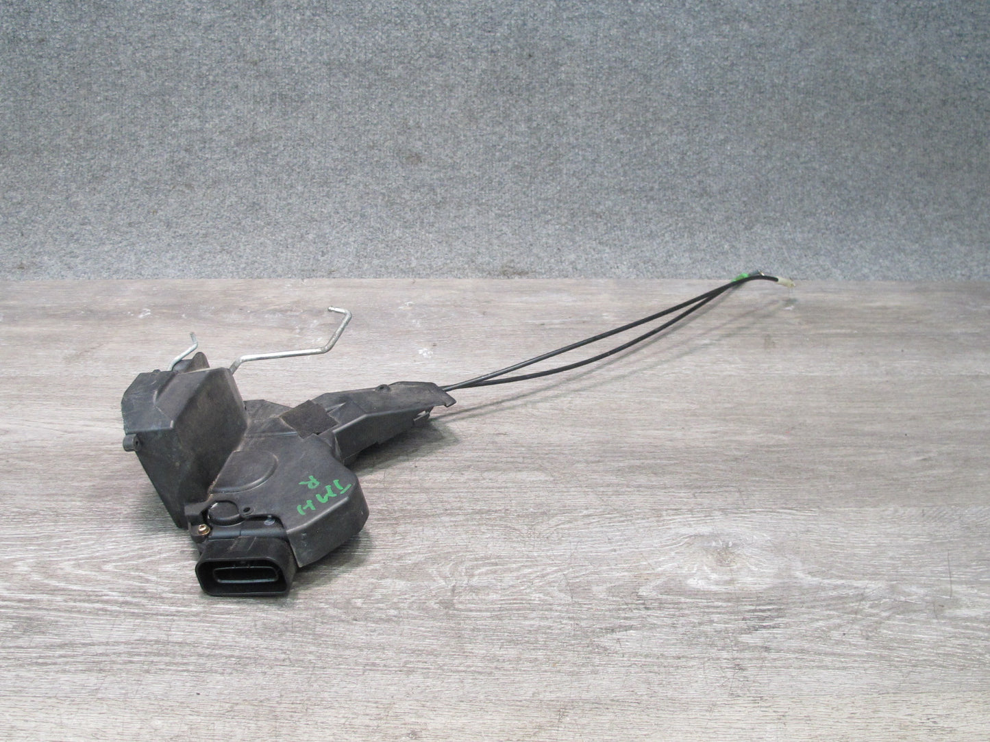 00-05 Toyota MR2 Spyder ZZW30L Right Door Lock Latch Actuator OEM