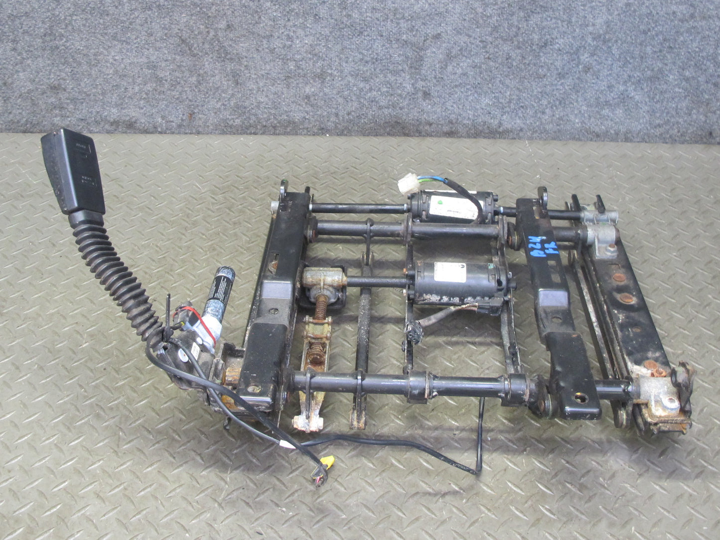 98-02 BMW E36/7 Z3 Front Right Seat Lower Frame Track Rail w Motor OEM
