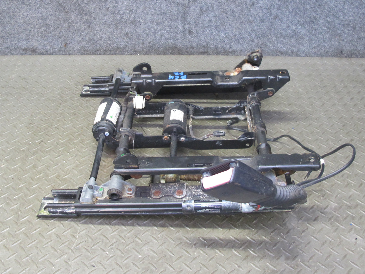 98-02 BMW E36/7 Z3 Front Right Seat Lower Frame Track Rail w Motor OEM