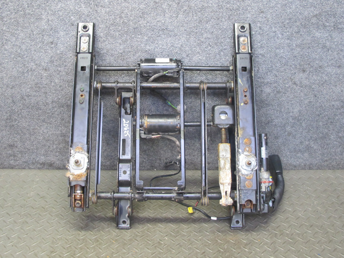 98-02 BMW E36/7 Z3 Front Right Seat Lower Frame Track Rail w Motor OEM
