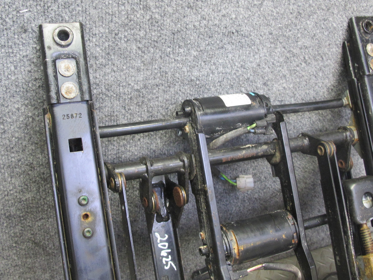 98-02 BMW E36/7 Z3 Front Right Seat Lower Frame Track Rail w Motor OEM