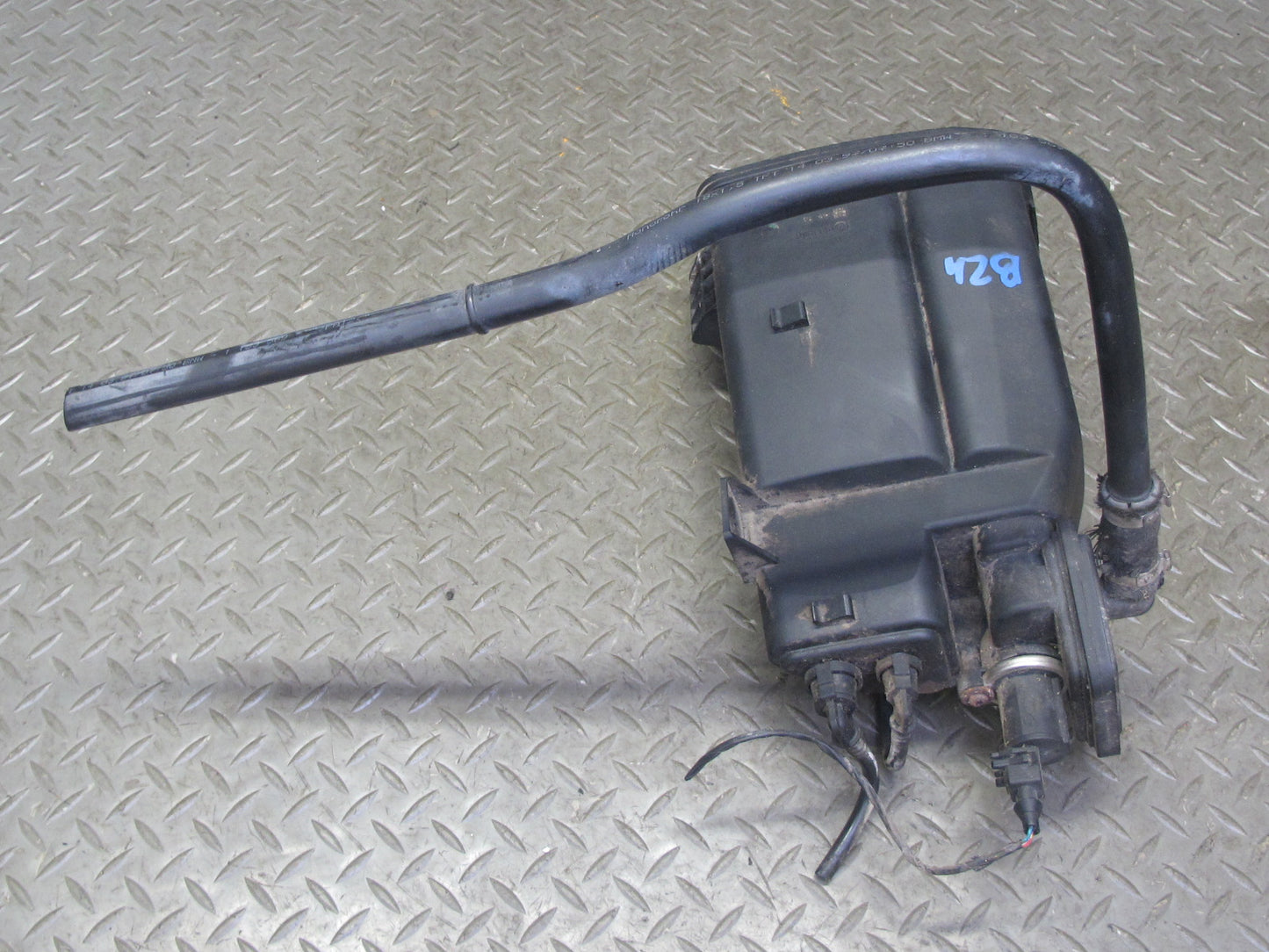 96-98 BMW E36/7 Z3 Fuel Evap Vapor Charcoal Canister 1183568 OEM